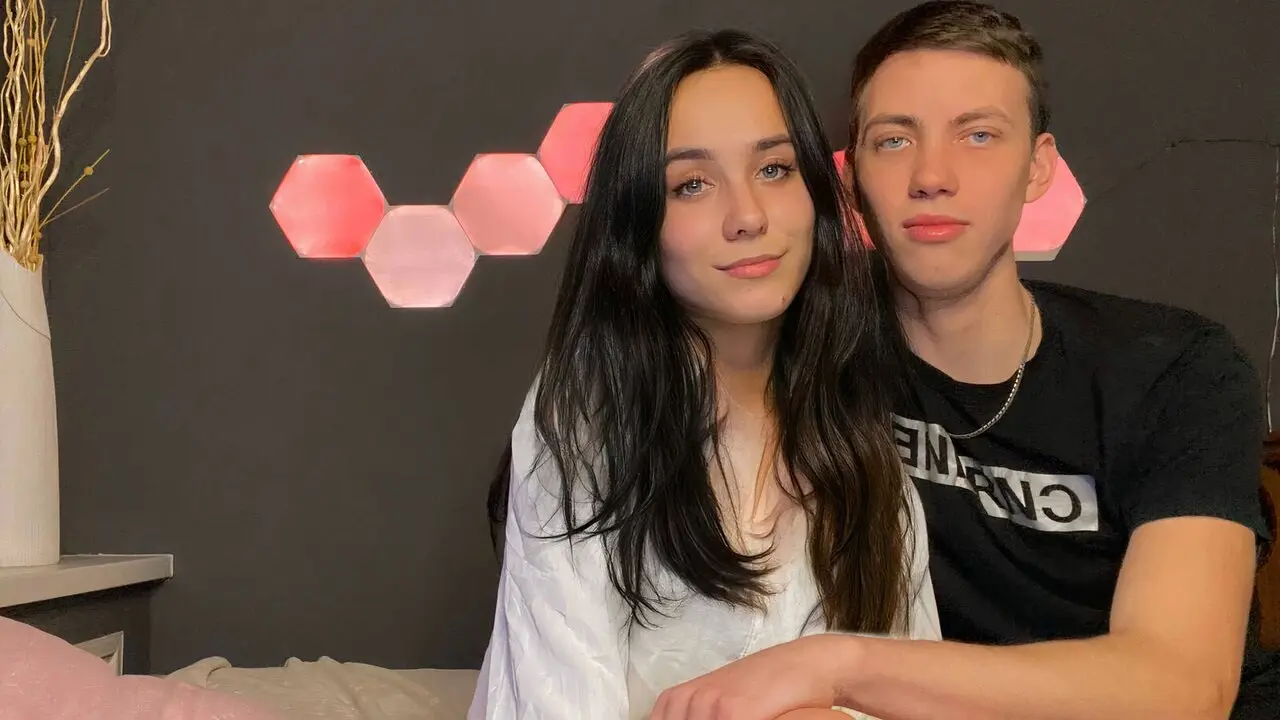 AdeleMax Amateur Masturbating