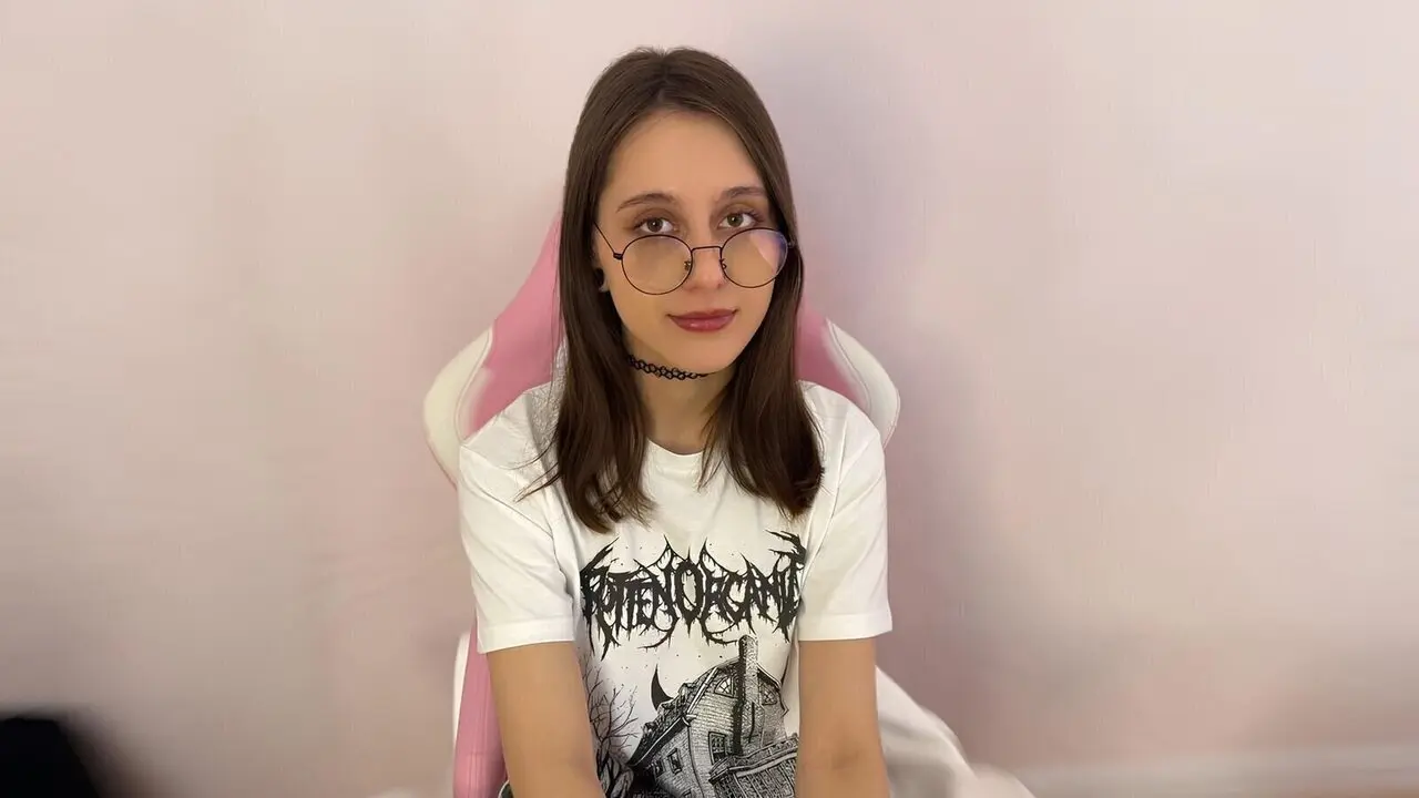 AliceWell Amateur Masturbating