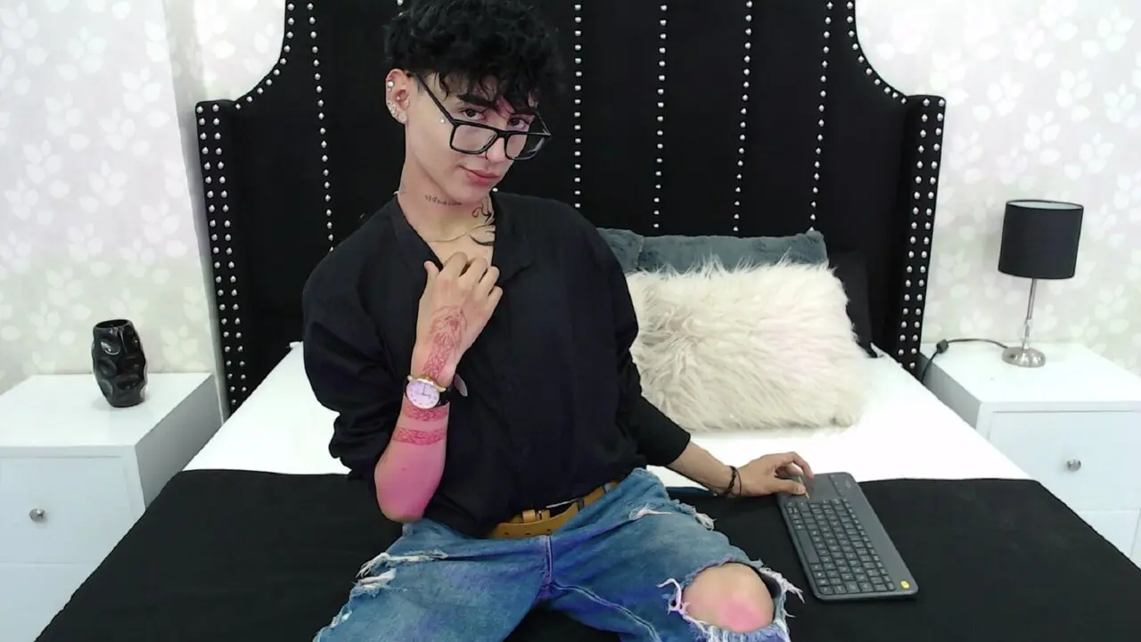 AntonnyKessy Amateur Masturbating