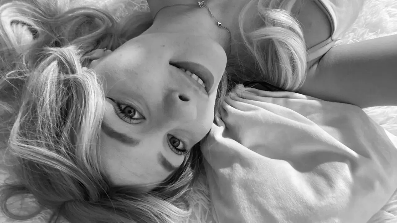 KellyMontrose Amateur Masturbating
