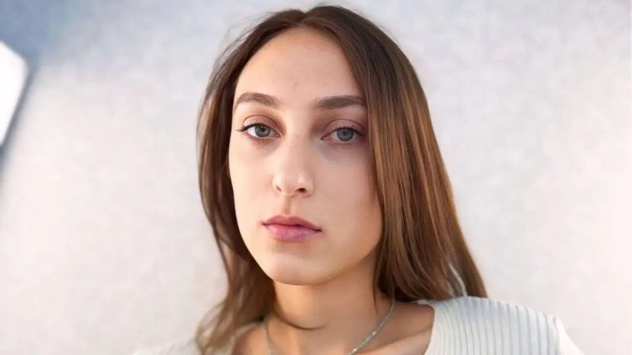 LauriLobur Amateur Masturbating