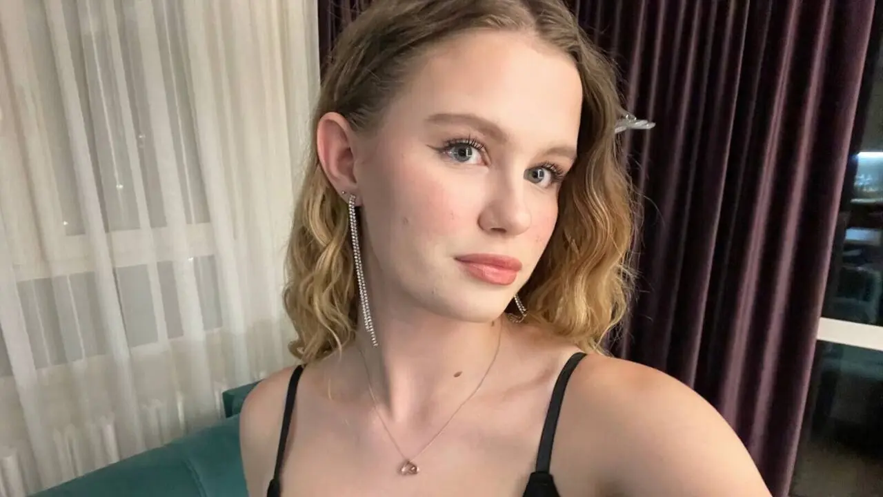 QueenieBurtt Amateur Masturbating