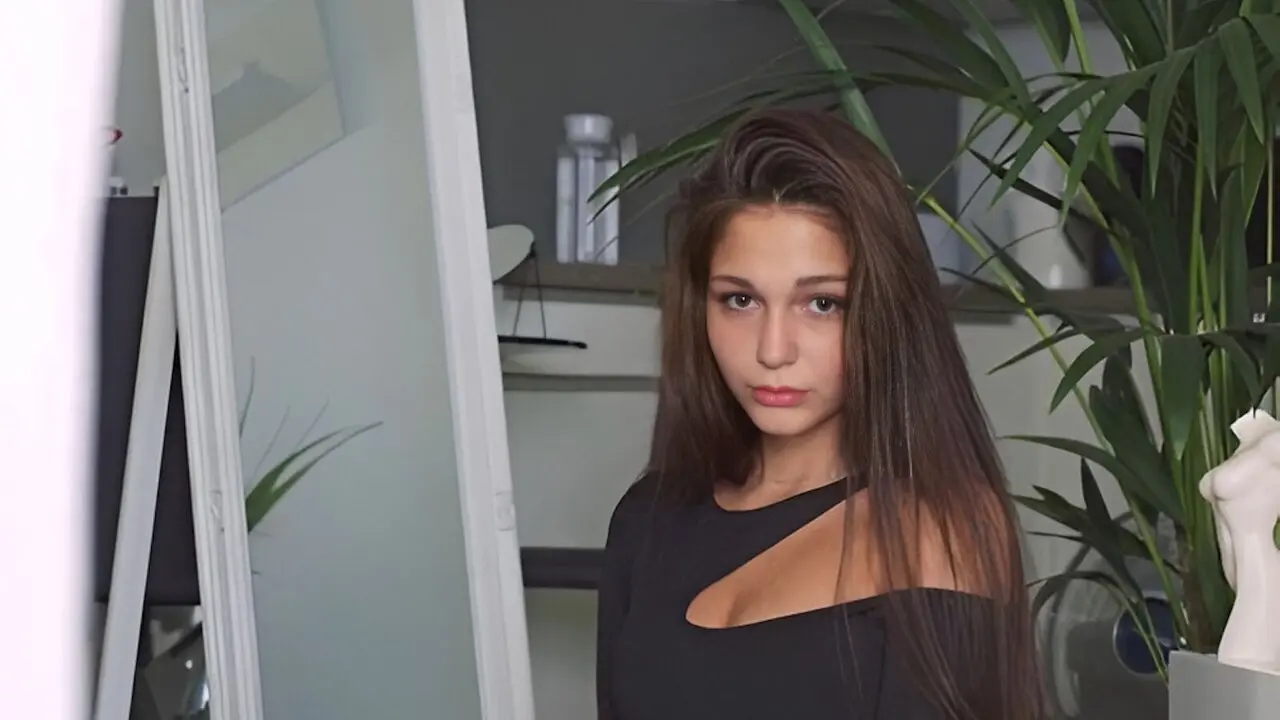 UdelaFarr Amateur Masturbating
